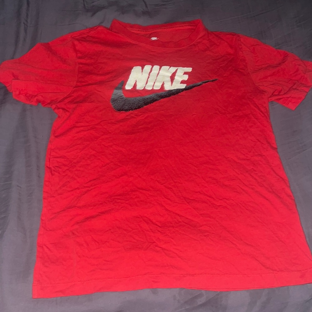 kids nike tee, size S